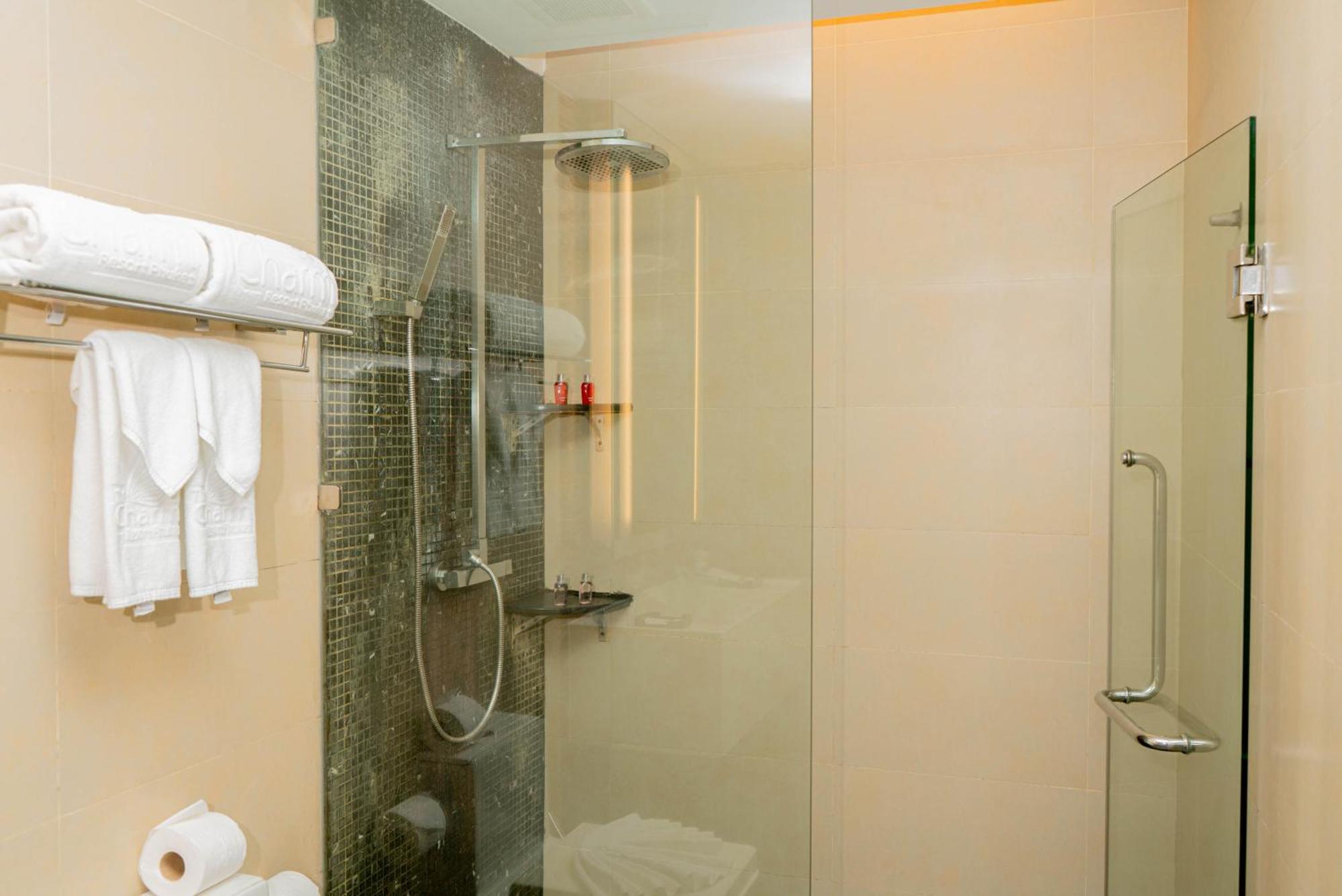 Beachfront 1 Bedroom Infinity Pool Phuket Apartamento *