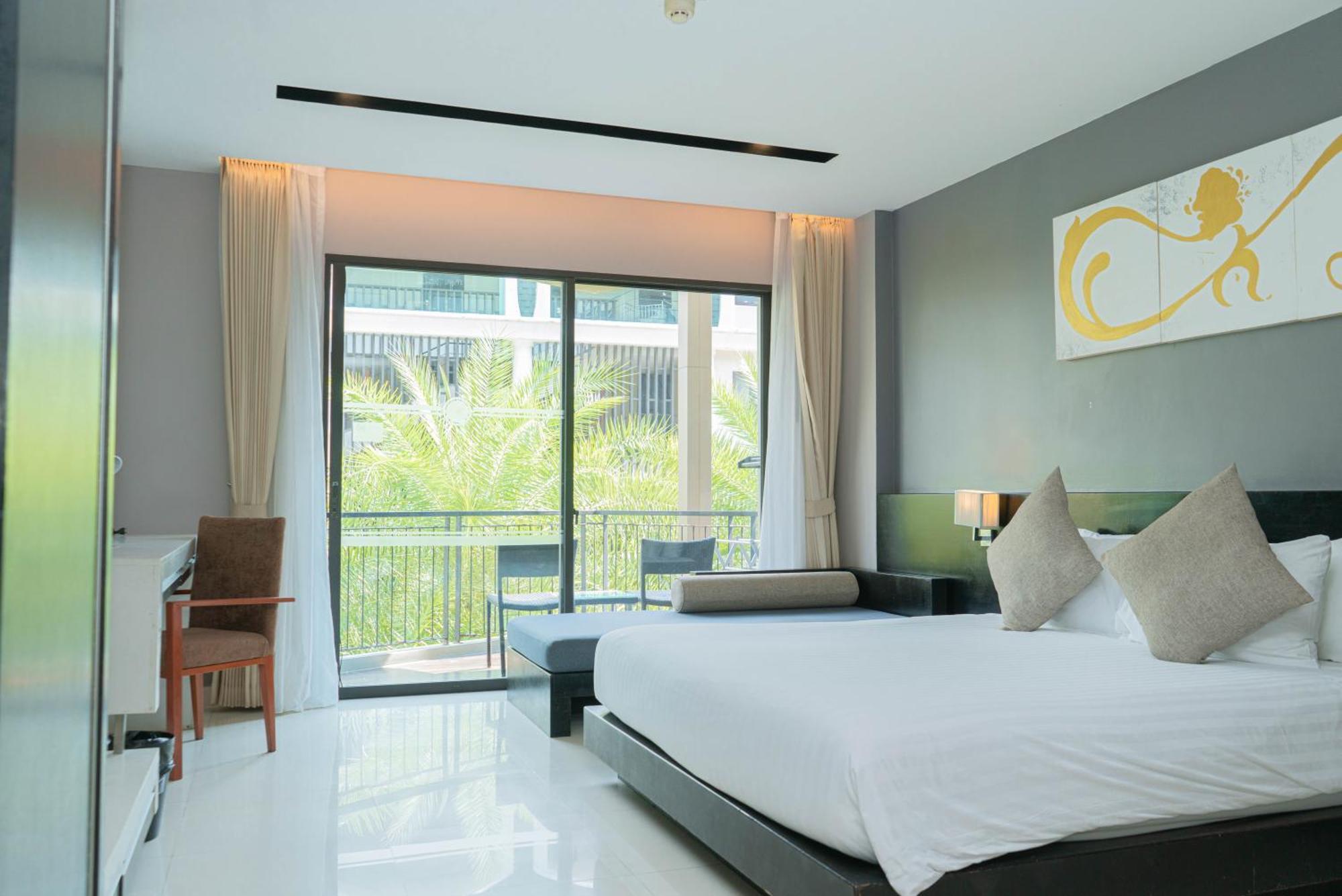Beachfront 1 Bedroom Infinity Pool Phuket * Patong