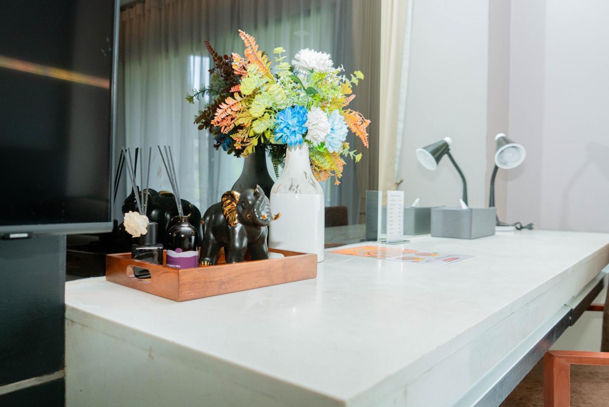 Beachfront 1 Bedroom Infinity Pool Phuket * Patong