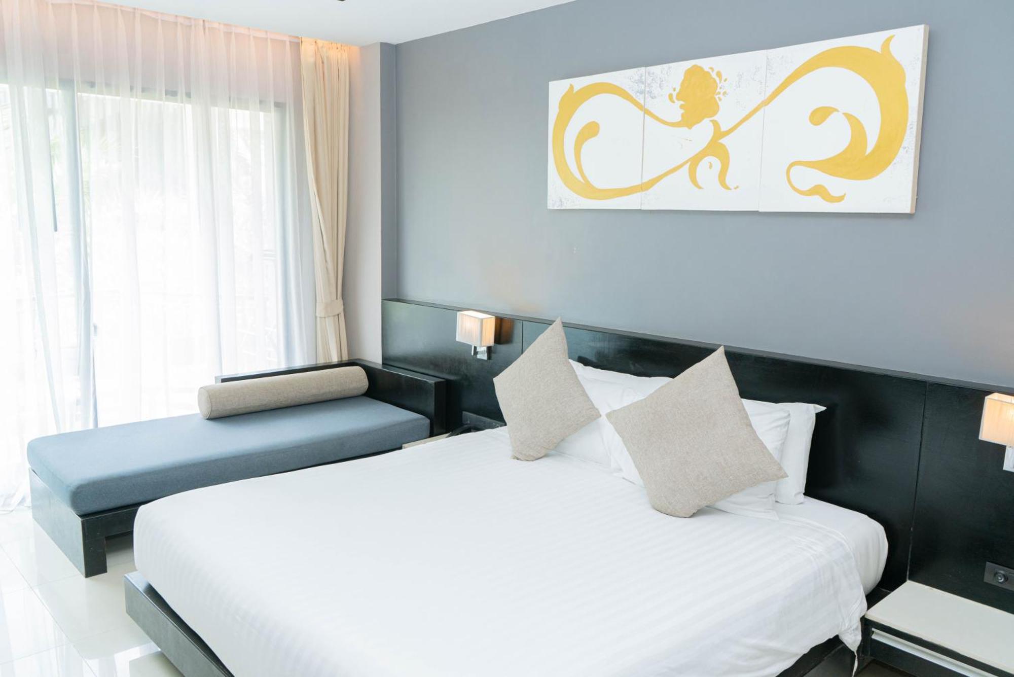 Beachfront 1 Bedroom Infinity Pool Phuket Patong