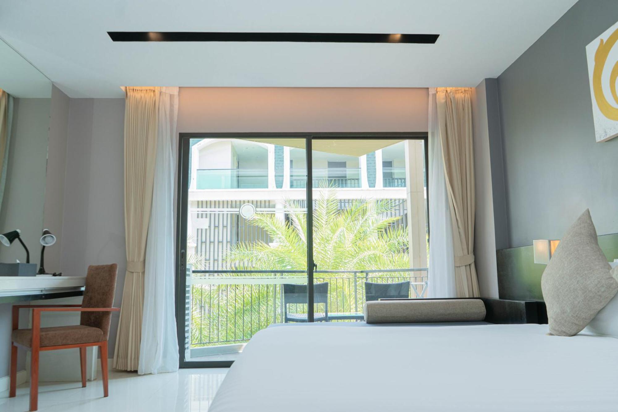 Beachfront 1 Bedroom Infinity Pool Phuket Apartamento