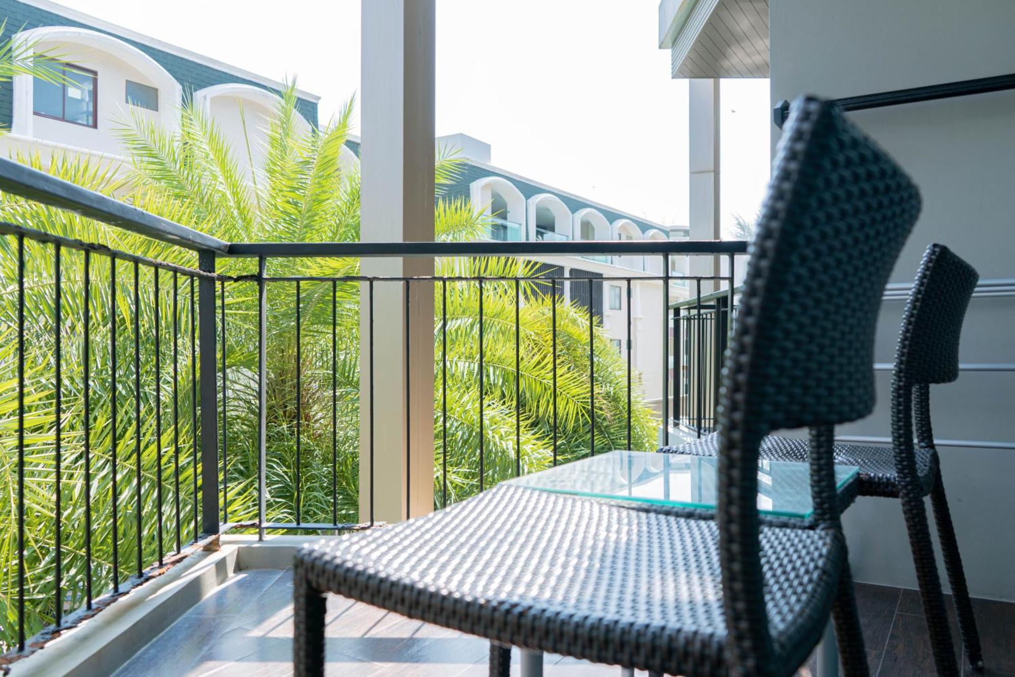 Beachfront 1 Bedroom Infinity Pool Phuket *