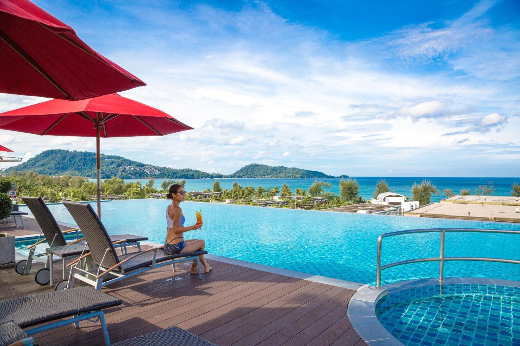 Beachfront 1 Bedroom Infinity Pool Phuket